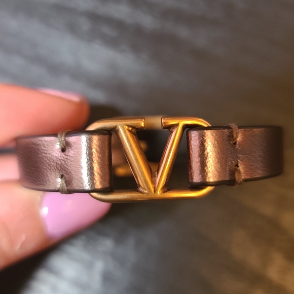 Valentino V Logo Bracelet - Picture 6 of 7
